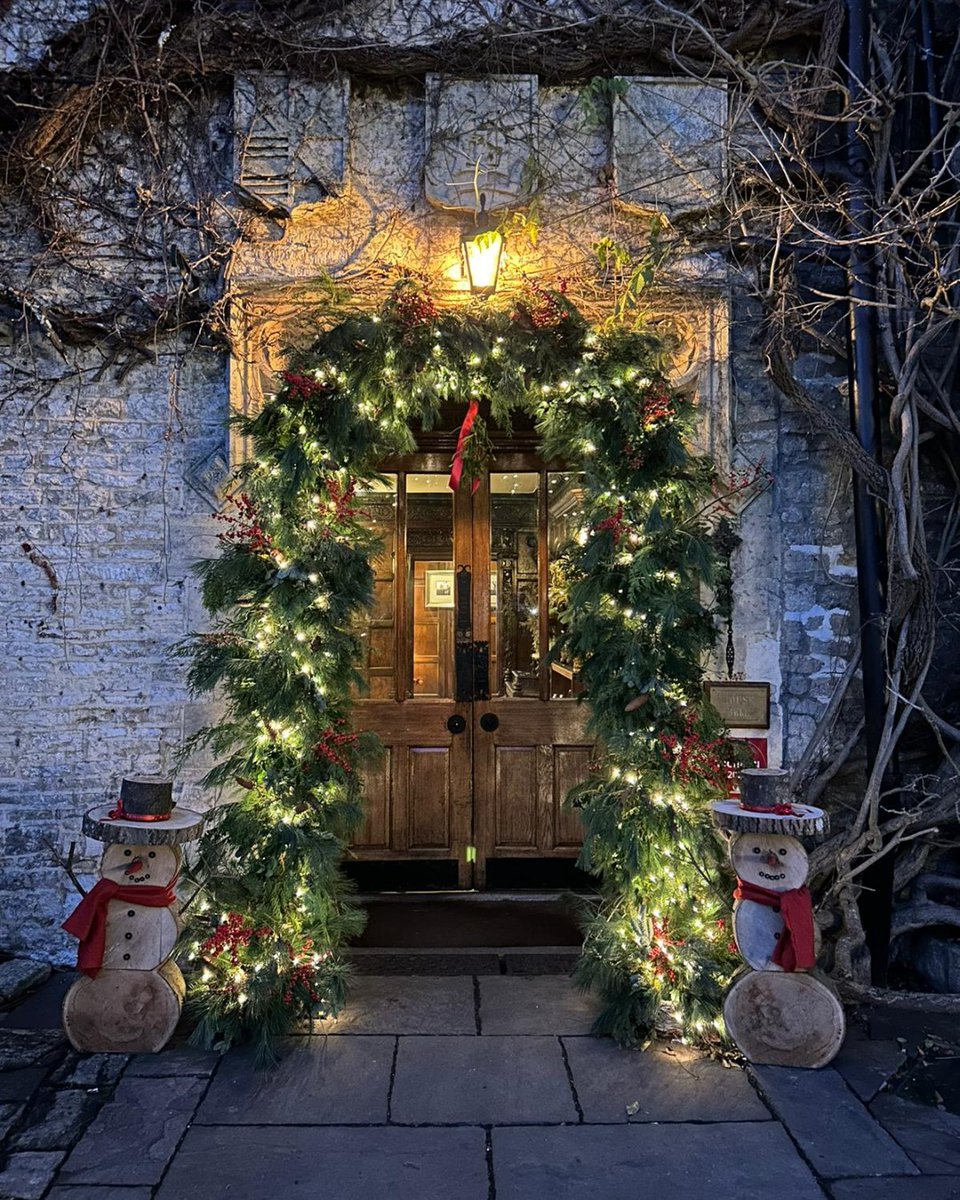 Happy Christmas from our Exclusive Collection homes to yours🎄 

We know today is traditionally very busy for most (including us), but we just wanted to interrupt the potato peeling, table laying and Quality Street eating to wish you a very happy Christmas!