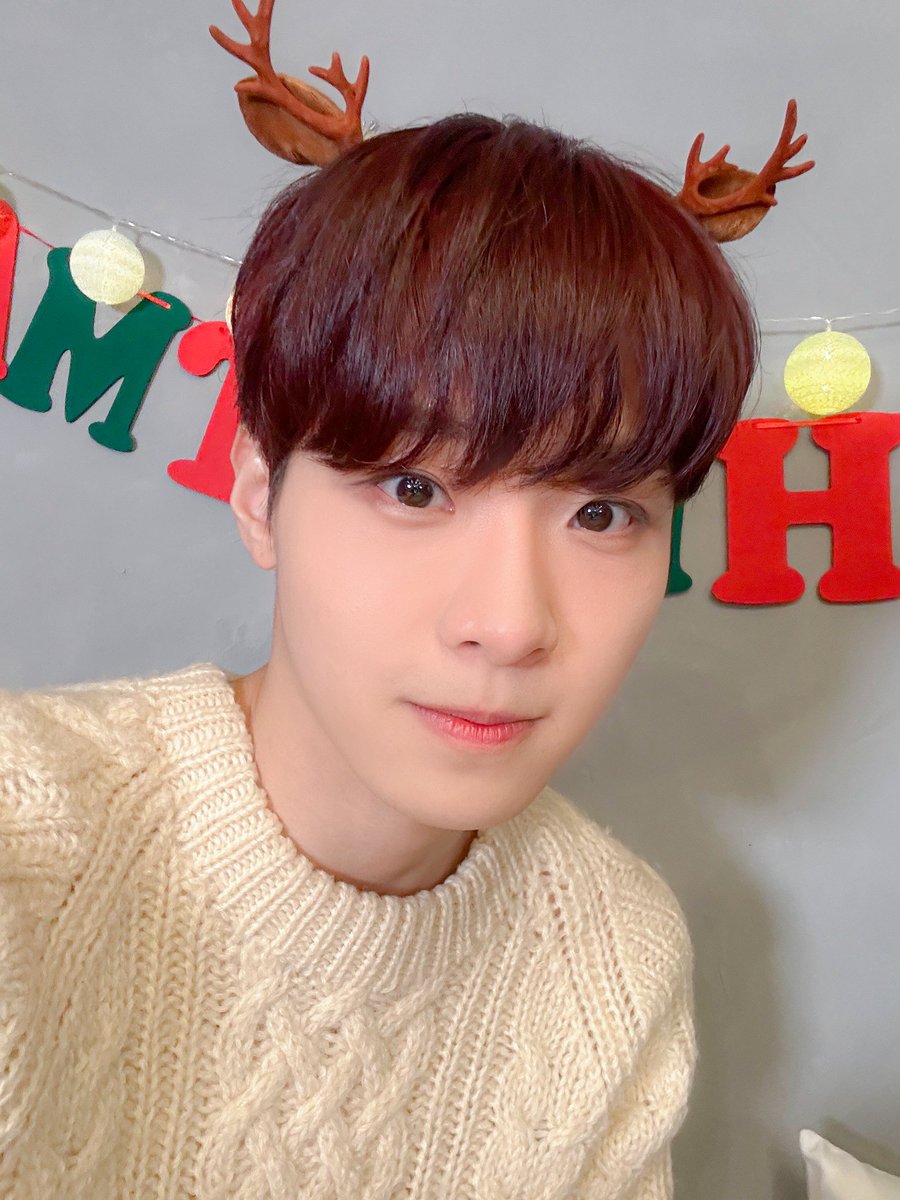 armada_ent's tweet photo. [🎁]
˗ˏˋ 𐂂 Merry christmas 𖡂 ˊˎ˗

ONE PACT 크리스마스 셀카 선물🫶
따듯한 크리스마스 보내세요 ♡⸜(ˆᗜˆ˵ )⸝♡

#ONEPACT #원팩트
#JONGWOO #종우
#SEONGMIN #성민
#TAG #태그
#MerryChristmas #Christmas https://t.co/ljHrjM6L3J