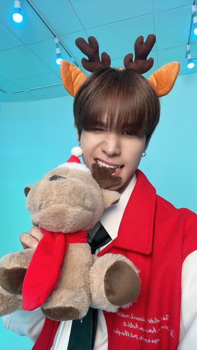 jchang63's tweet photo. 선라이트 화이트 크리스마스! ☃🦌
밤에 눈이 왔는데 봤어요? 정말정말 소원이었는데 이루어져서 기분이 좋아요 선라이트도 예쁜 화이트 크리스마스 보내요 그리고 산타클로스님 신경 써주셔서 감사합니다 🎅🤟 https://t.co/qNrWuUmtvI