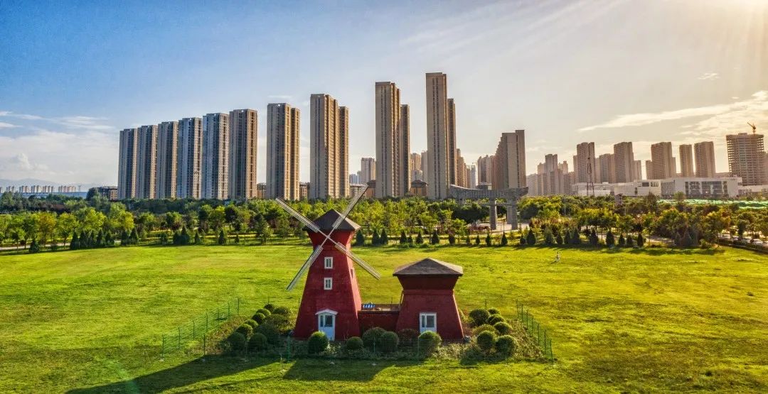 XianyangT's tweet image. Authorities in #Xianyang High-Tech Zone spearheaded discussions on protecting the #localenvironment. The emphasis on 'deep cleaning' and 'dust control' reflects the locals' commitment to a more responsive and sustainable future. We unite for a thriving environment!  #GreenFuture