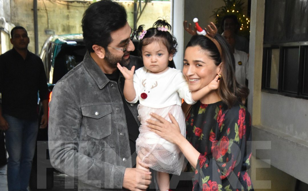 seems like she’s introducing her parents to us 😭