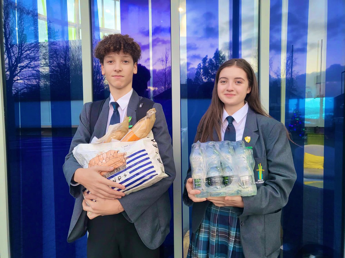 VinStokesMYP's tweet photo. So this is Christmas! 🎄🎅
It’s been an amazing year, a year of success and determination in the youth cabinet. I am really grateful for all the opportunities we have been given. To now be operating our own campaign ‘FeedTheNeed’ which is circled around Food Poverty In St.Helens https://t.co/bLPdsyWIbQ