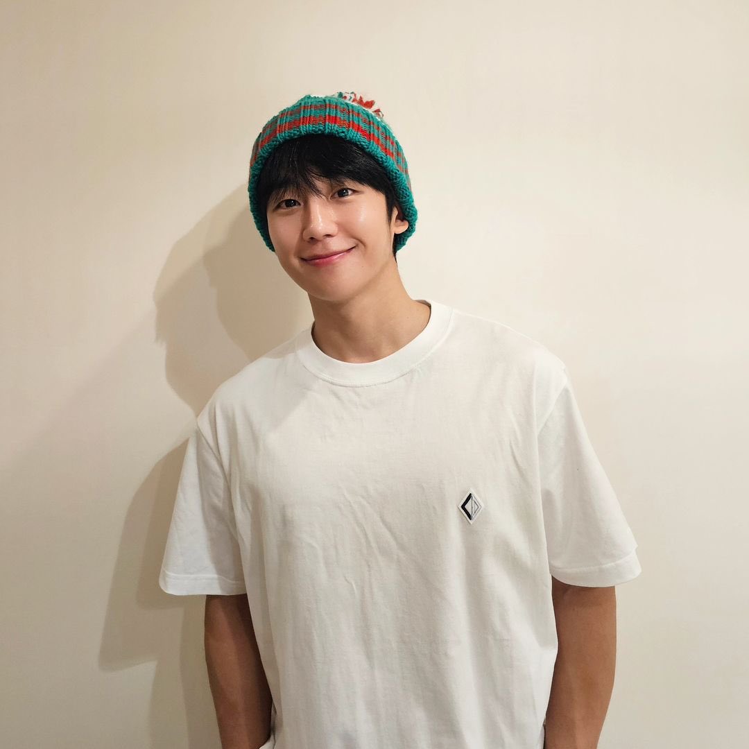 haein_official's tweet photo. Jung Hae In IG update:

Merry Christmas ❄️

#해이니즈 #HAEINESS #열번째계절 #The10thSeason #JHI_10TH #JungHaeIn #정해인 #holyhaein #actorhaein #커넥트 #CONNECT
#진짜연애이야기 #당신이잠든사이에
#슬기로운감빵생활 #prisonlife #밥잘사주는예쁜누나 #SomethingInTheRain
#유열의음악앨범 https://t.co/wkcp9nCPNq