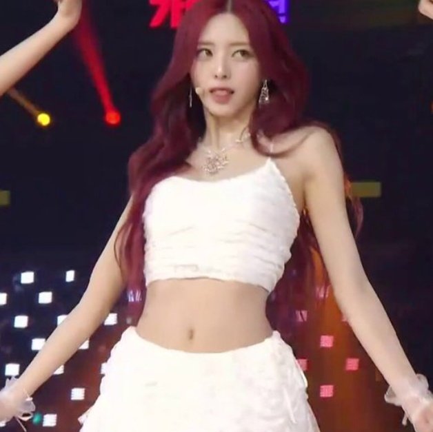 MIDCYS's tweet photo. u-go-girl yuna         you&amp;me yuna https://t.co/lNgrgqxD6p