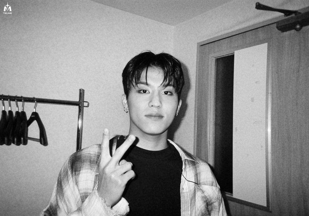 jexngwxx's tweet photo. oh wow jeongwoo looks so manly! https://t.co/UnPrW1V7iv