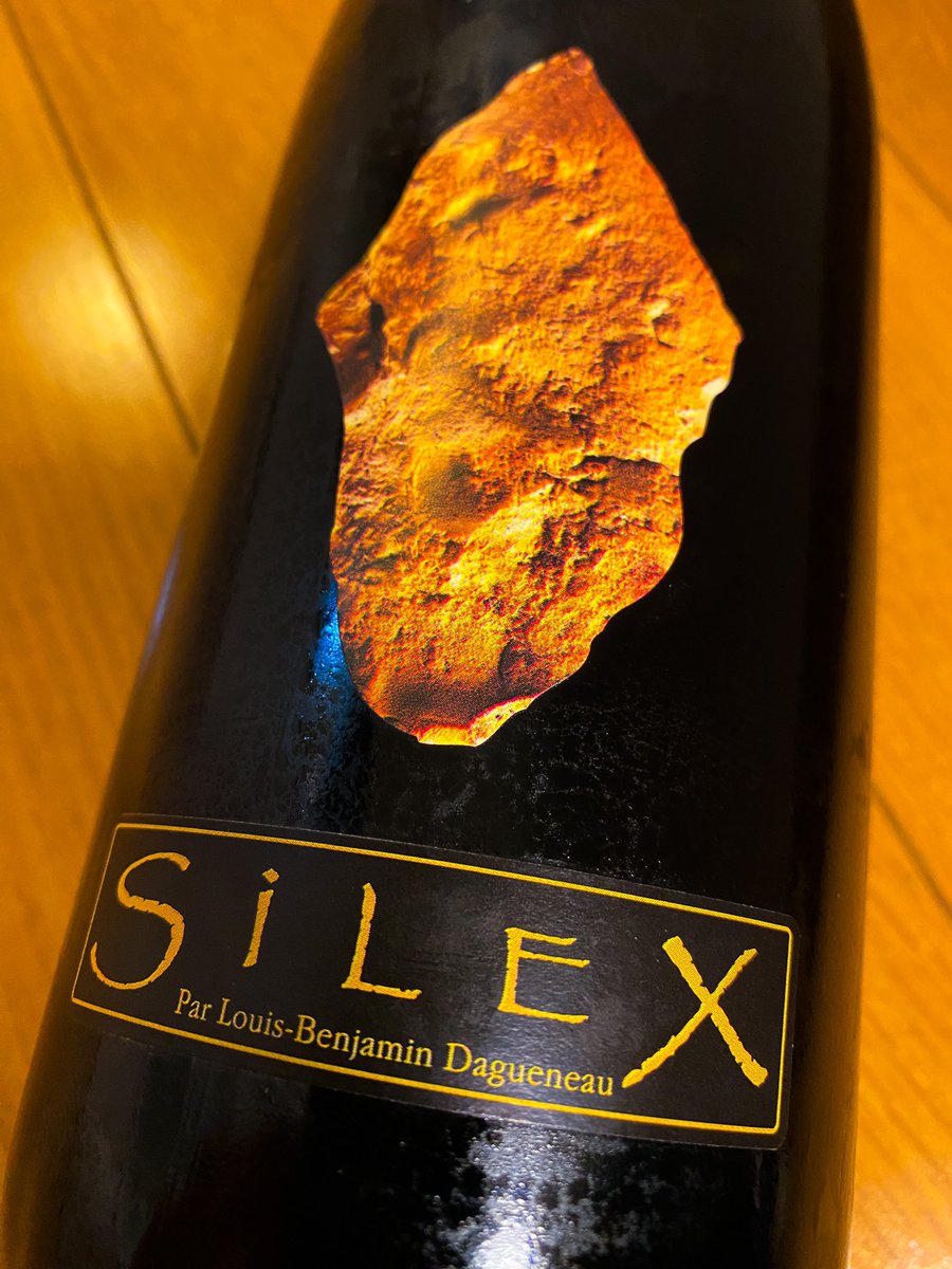 ba_of_wine's tweet photo. タラッリと生ハム🔥
プーリア伝統焼きパンで白ワインを使っています😋

合わせるワインはフランス・ロワールの白、Didier DagueneauのSILEXで🥂
ソーヴィニヨンブラン100％✨唯一無二なテロワールから生まれる岩清水のようなニュアンス、込み上げる情熱🔥
#タラッリ #ワイン #ペアリング #おうちごはん https://t.co/8qjhF6bvkG