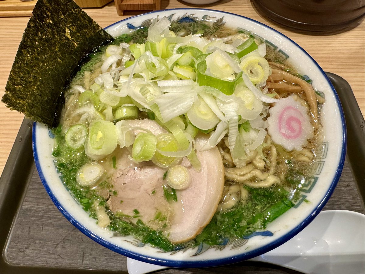 misa_nir's tweet photo. 舎鈴、限定のニラねぎそば大を。
うま〜！ニラ少ないけどこの限定は美味い😋

#今日のミサラー https://t.co/9qwWFYa7Js