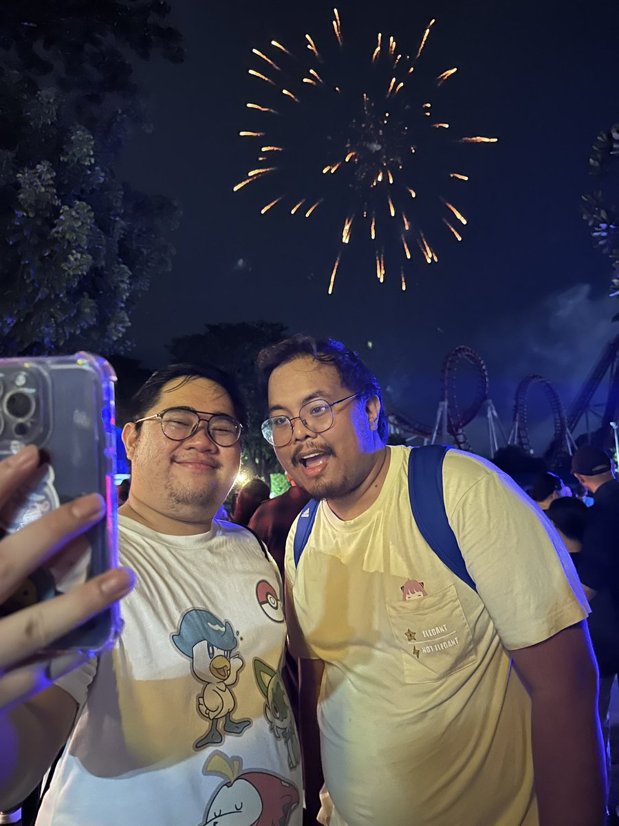 ronplayinggame's tweet photo. It’s the last month of the year, quote with your favorite pictures of you and your partner this year. https://t.co/haBsm6PWzE