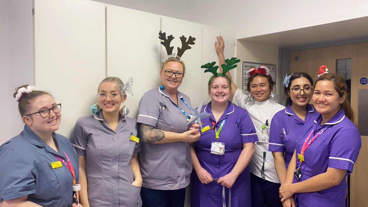 GulnazFarzan1's tweet photo. Merry Christmas everybody from Team AMU🎄🎅🏻☃️
Thank-you @caraaajaneee for the #StoolChart Cake 💩
Thank-you to everyone who will be working over the festive period 💚 @UHDBTrust #Festive #Christmas https://t.co/eKlj0dp9z4