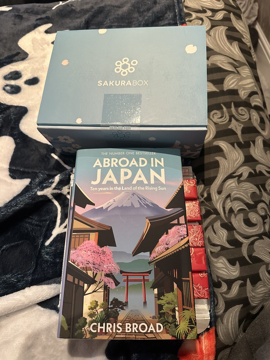 AdamKiteley's tweet photo. @AbroadInJapan What a fantastic couple of gifts from the wife !! Happy Christmas indeed ! https://t.co/R0vdH6H21N
