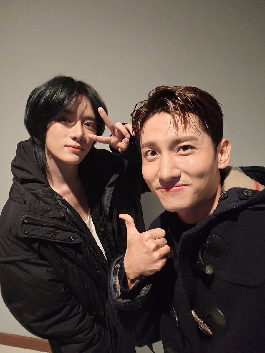 ❤️ TXT의 범규도 오랜만에 만나 이야기도 나누고 사진도 찍고 ㅋ

우와잉 창민sbn이 보내준 범규와의 셀카인가봐