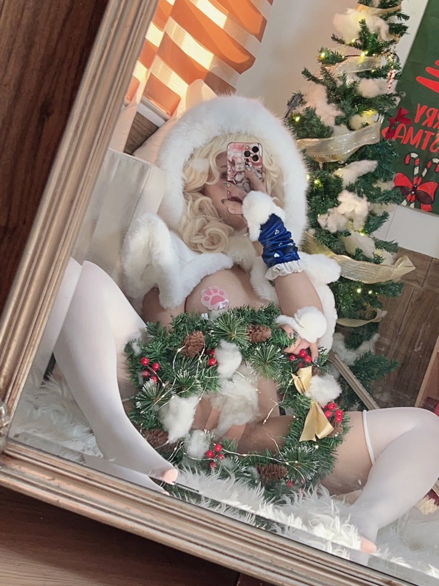 废物小狗，虽然新的一年里你也没什么长进，但妈妈还是有给你准备礼物喔。
阿呀，感动得掉眼泪了吗？只有眼睛掉眼泪了吗？这样可不够哦。
哼，怎么用这种眼神看妈妈？你知道妈妈想要什么吧？
对，让妈妈开心一下，然后小狗才可以拿到圣诞礼物哦～
#marryChristmas2023 #反差 #白丝 https://t.co/CAQFuYtKNn