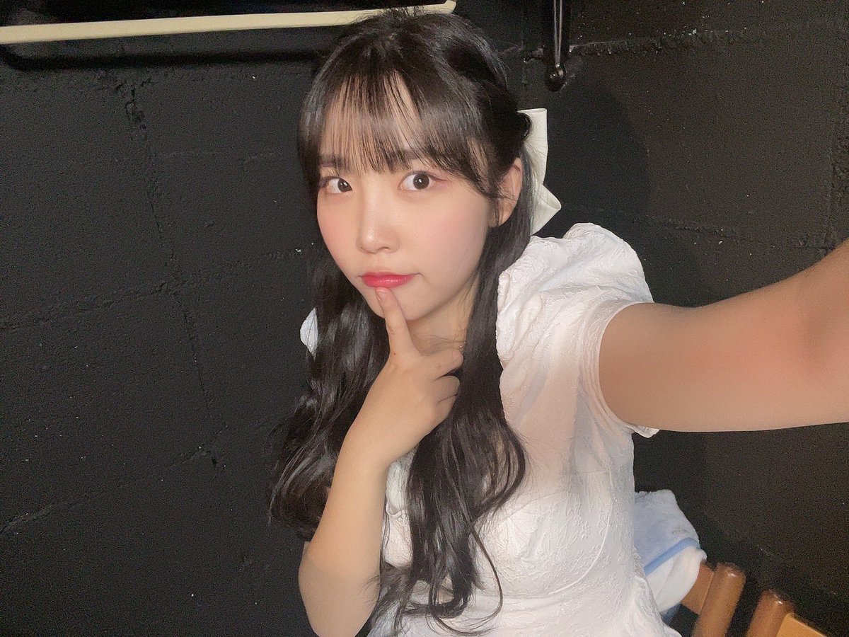 frpinkfantasy's tweet photo. 『 🐦 』‒  231225 

➵ 🐱 : Joyeux Noël 🎄❤️

 ; A🦊

—————
✿ #PINKFANTASY #핑크판타지 #HARIN #하린 ✿ https://t.co/KwY66zx7xr