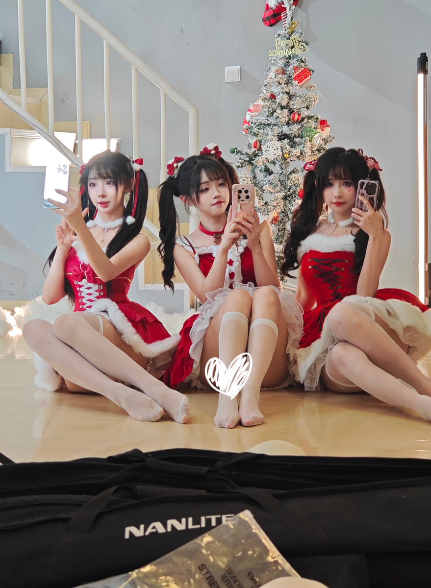 fkbldog's tweet photo. 圣诞战斗服之 #FIVEVER #慕慕有奶糖 #萌爱moi #MyMy麦麦
#B站 #舞蹈区 #UP主 https://t.co/F1PxWhhsPZ