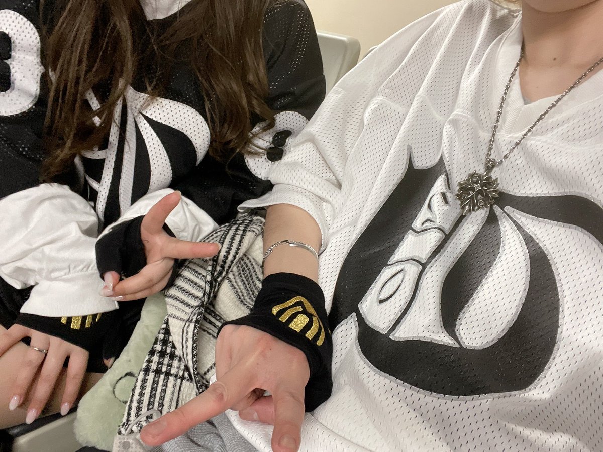 daichin1221's tweet photo. クリスマス武道館昼も夜もあっぱれあっぱれあっぱれ。
なんも言うこと無さすぎ。むしろいい方で言いたいこと山ほど。
終電チャレンジしなくて良かった。
幸せすぎる疲労のまま明日の朝着いて仕事✂️✂️頑張ろ
ほんと最高すぎるUVER納めでしたとさ🙌🏻
来年も沢山会えますように🙏🏻 https://t.co/LZMjoHioCg