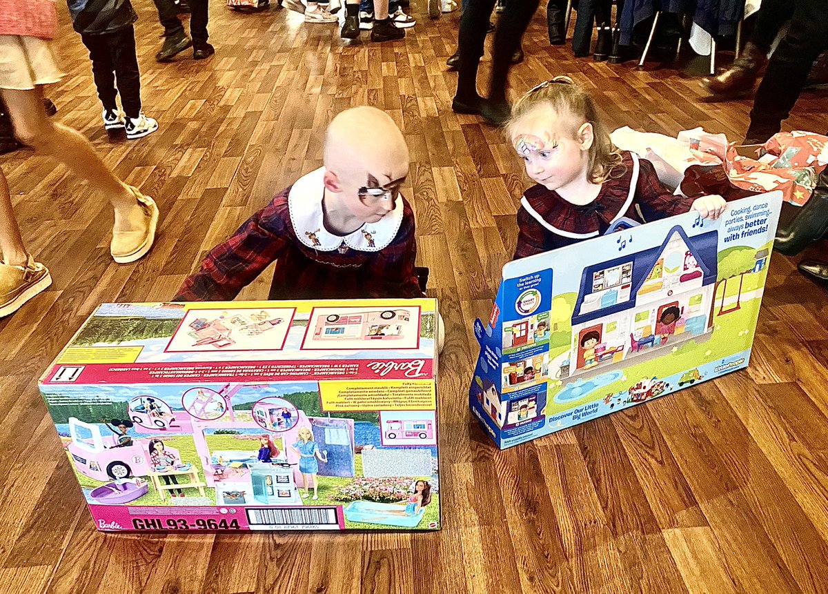 h15church's tweet photo. Nothing compares to the awe-filled unbridled joy on the face of a child getting opening an amazing Christmas present. 🤩😍🎁💝
Thank you @Mattel &amp;  @VirgilvDijk for helping make dreams come true for the very brave and beautiful kids at the @mcveigh_owen Christmas Party ❤️🤝🙌💕 x https://t.co/3t6wRScXwN