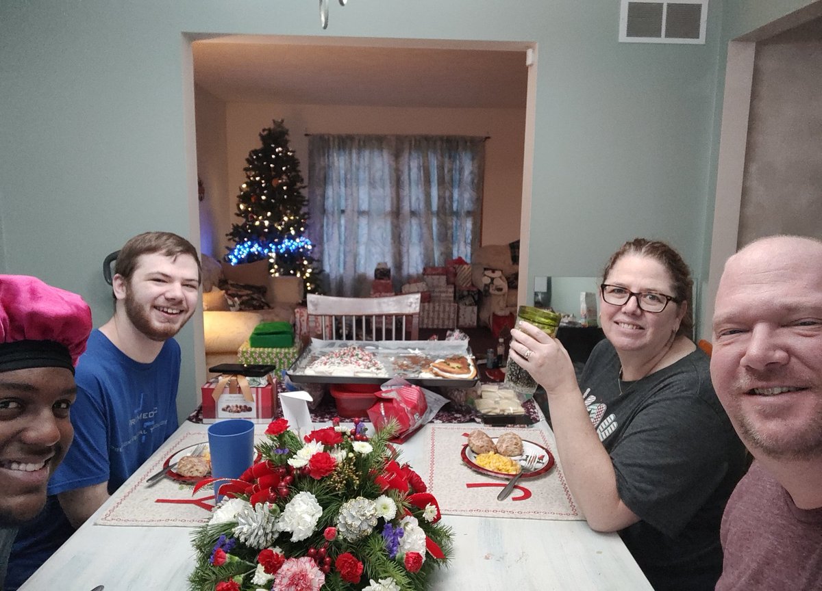 TheDoulosLife's tweet photo. Merry Christmas ! Christ our Savior is born! @sj_beam @IsaacBeam24 #twitterlesscaleb https://t.co/tzKw4uCmAF