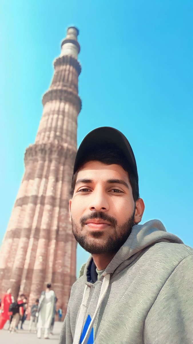 arunking15_'s tweet photo. I just want peace and he is here, ✌️
दिल्ली दिल्ली ही है, ❤️ 
#allrounderboy  #king1five 
#qutubminar #arunking15_ #k1f https://t.co/aMTvH0OcMo