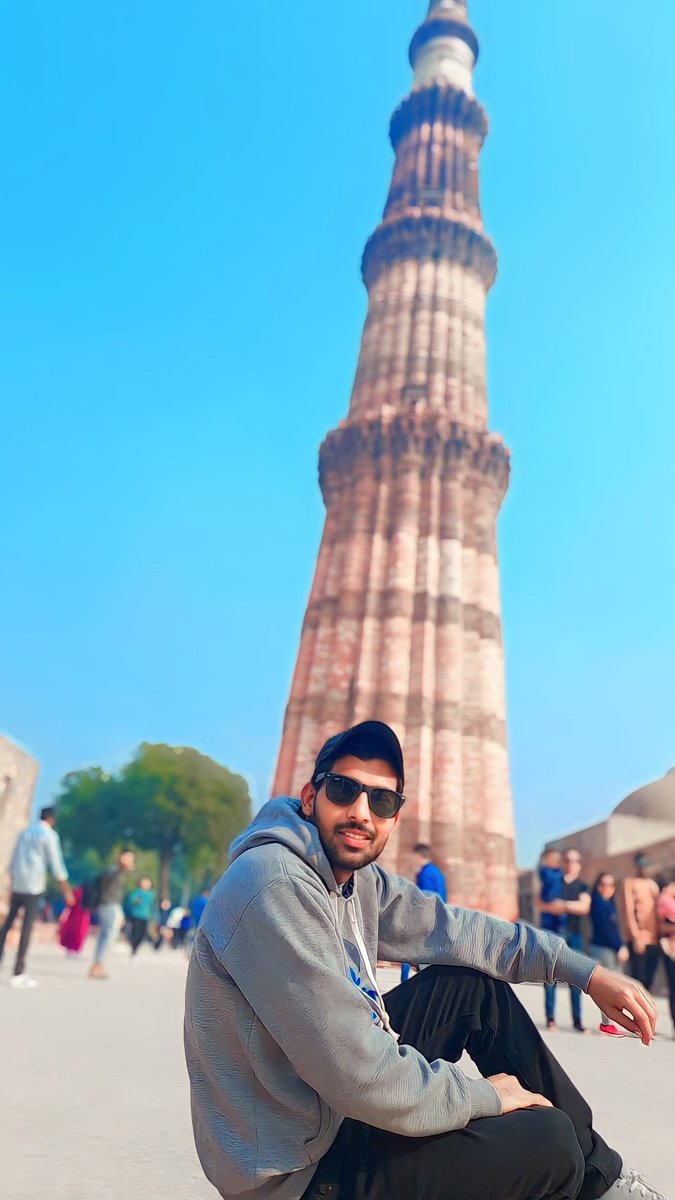 arunking15_'s tweet photo. I just want peace and he is here, ✌️
दिल्ली दिल्ली ही है, ❤️ 
#allrounderboy  #king1five 
#qutubminar #arunking15_ #k1f https://t.co/aMTvH0OcMo