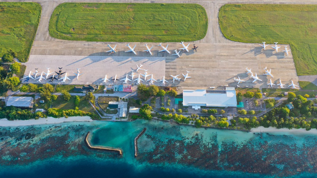 Shareef_Addu's tweet photo. @MMuizzu ge mi sarukaaru ge dhon dhariaka Addu City ve nimije @Ganairportco in jet jet fuel husvejje, airport ga beynun kuraa equipments thakuge spears nulibi airport ge rating dhave madhamaa ves bodethi airline ah nujeseyne kan airline thaka angaifi, Shukuriyaa @AdduCity ge MPs https://t.co/a6b0C2RMg5