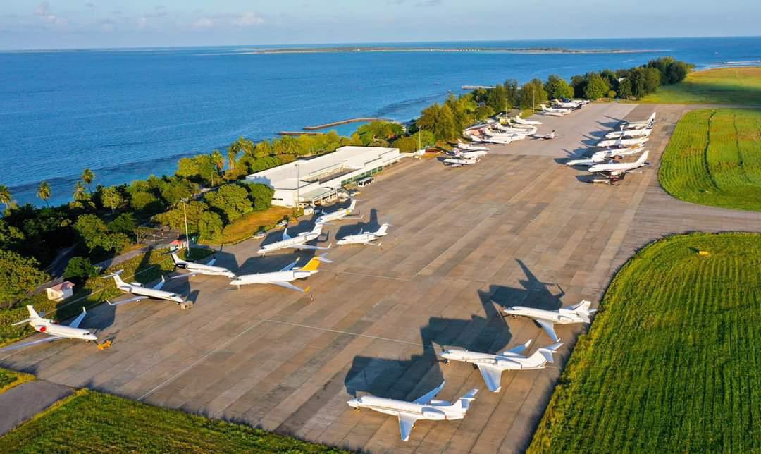 Shareef_Addu's tweet photo. @MMuizzu ge mi sarukaaru ge dhon dhariaka Addu City ve nimije @Ganairportco in jet jet fuel husvejje, airport ga beynun kuraa equipments thakuge spears nulibi airport ge rating dhave madhamaa ves bodethi airline ah nujeseyne kan airline thaka angaifi, Shukuriyaa @AdduCity ge MPs https://t.co/a6b0C2RMg5