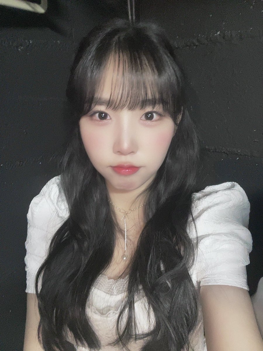 frpinkfantasy's tweet photo. 『 🐦 』‒  231225 

➵ 🐱 : J’ai beaucoup de photos que je veux poster, alors je fais deux posts haha
LUVITS, bonne nuit, à demain 💖 

 ; A🦊

—————
✿ #PINKFANTASY #핑크판타지 #HARIN #하린 ✿ https://t.co/7F0LejTH18