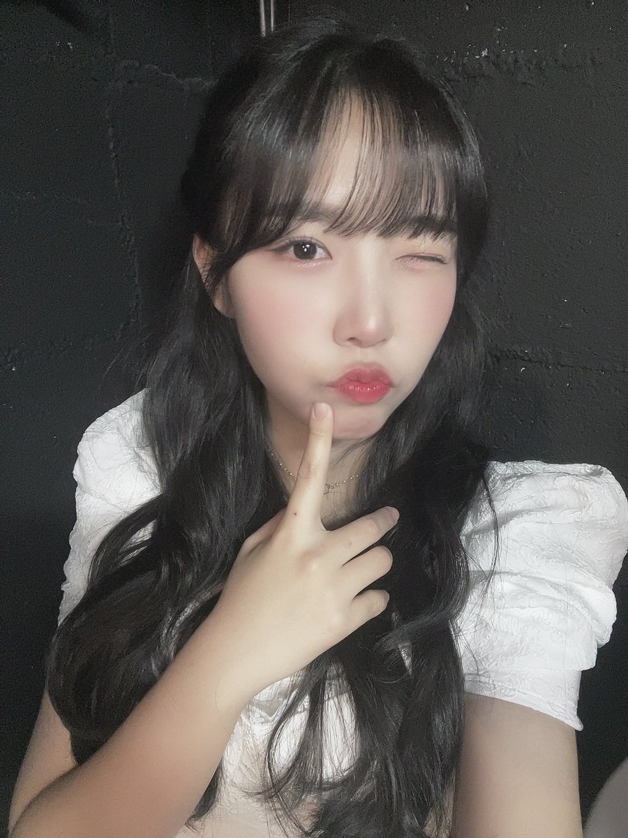 frpinkfantasy's tweet photo. 『 🐦 』‒  231225 

➵ 🐱 : J’ai beaucoup de photos que je veux poster, alors je fais deux posts haha
LUVITS, bonne nuit, à demain 💖 

 ; A🦊

—————
✿ #PINKFANTASY #핑크판타지 #HARIN #하린 ✿ https://t.co/7F0LejTH18