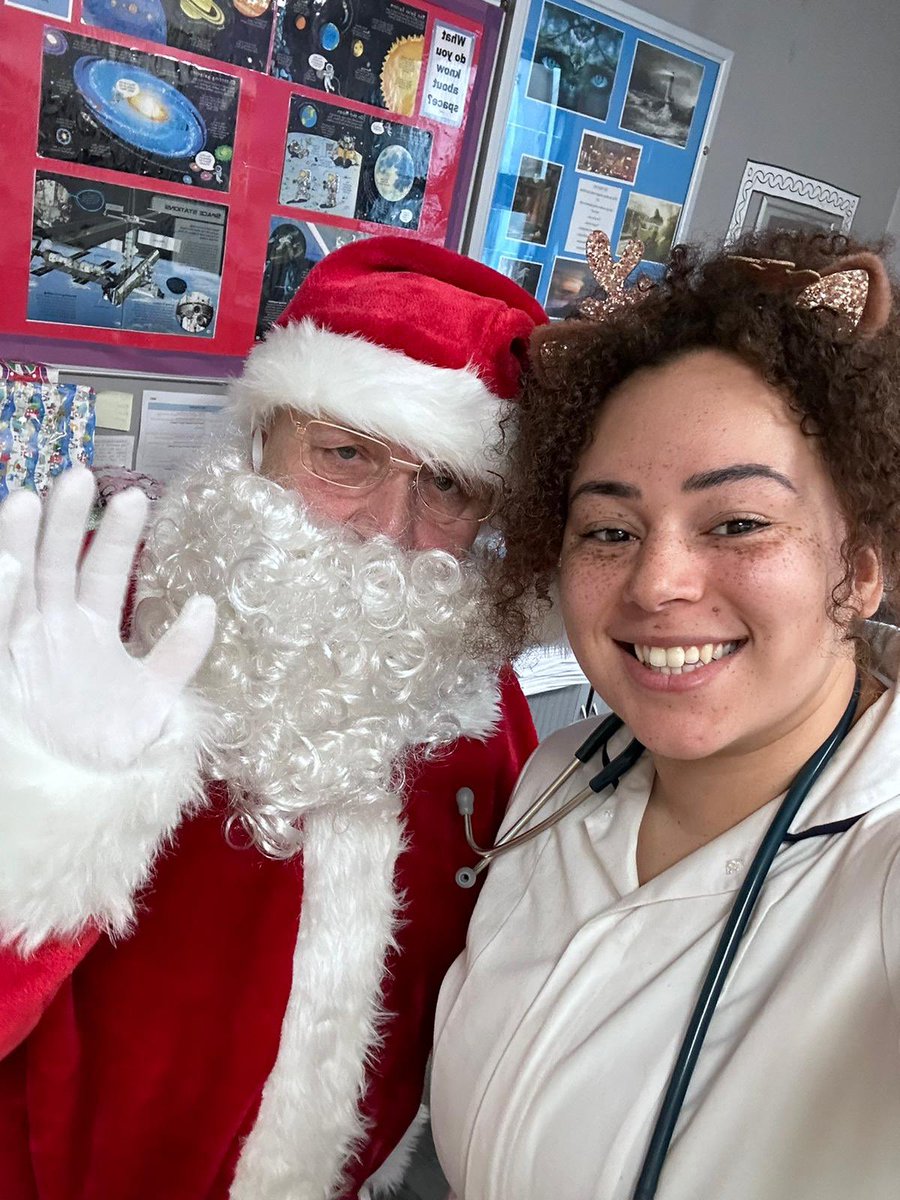 Looks like Santa made a special visit to one of our colleagues working over this Christmas period 🎅🏻🎄

Merry Christmas to everyone working today 

#BTHFT