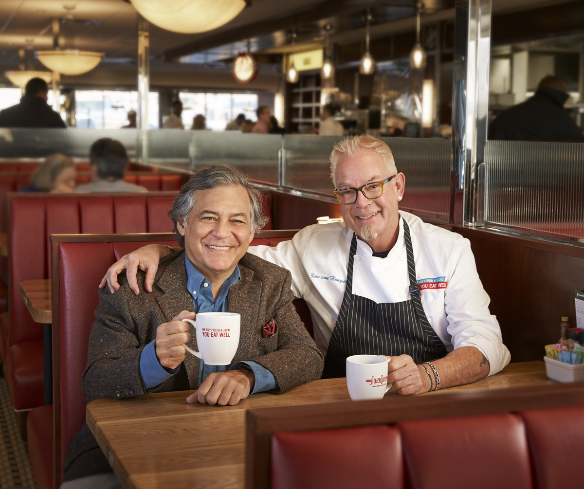 eatatsilver's tweet photo. From our Silver Diner family to yours, we wish you a holiday season filled with warmth and laughter, surrounded by family and friends! May your days sparkle with joy and your nights glow with happiness. Happy Holidays and all the best this festive season! https://t.co/d6dr3GJMgv