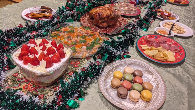 トイク□ーバーとクリスマスパーティーしてきました…見て…パティスリーの…ケーキ…