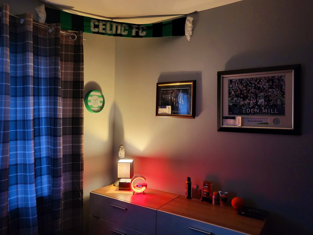 0102Craig's tweet photo. Buzzing, he's got his celtic photo frames up Lisbon lions & moussa dembele going to get a new 1 from the celtic store #mybhoyisagoalie #celticdaft https://t.co/gBAHqlQ7xL