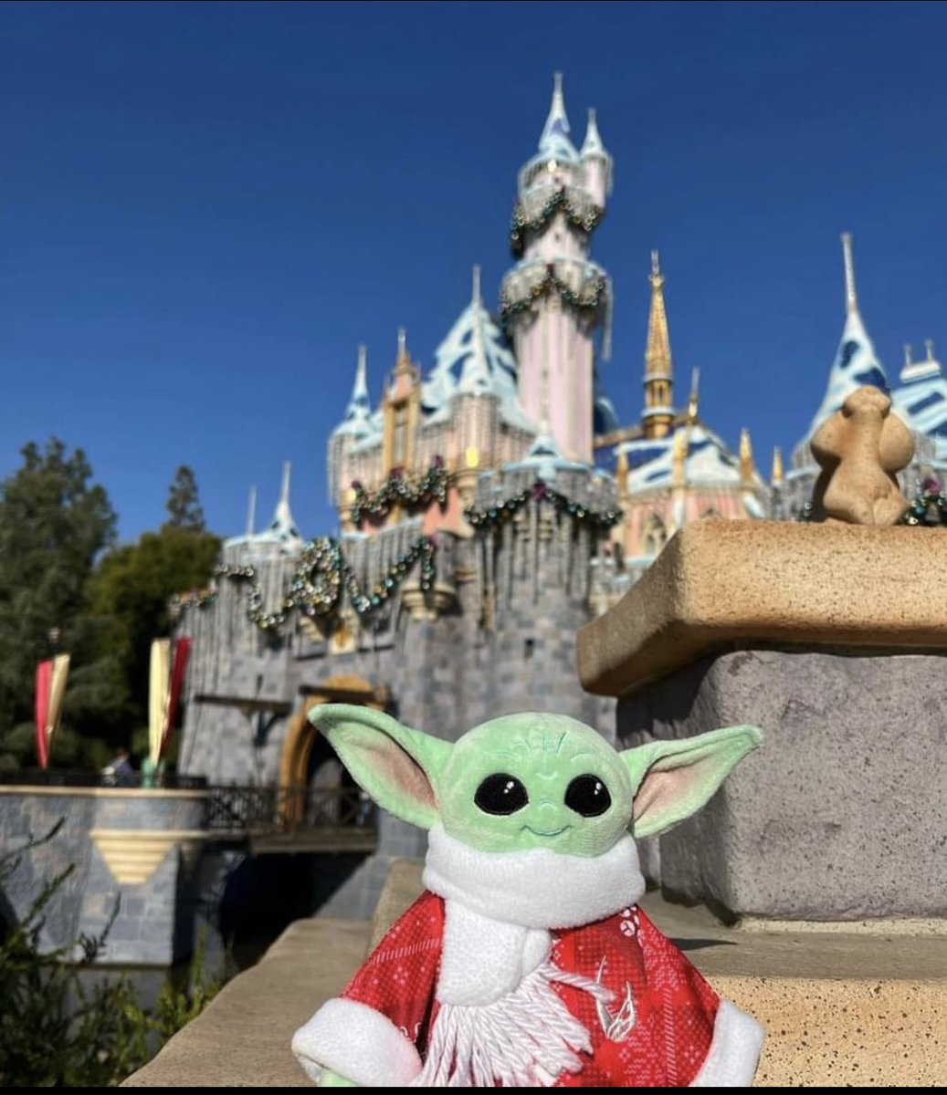 bobadisney's tweet photo. Merry Christmas #Disneyland #babyyoda https://t.co/zMlqRmiF6N