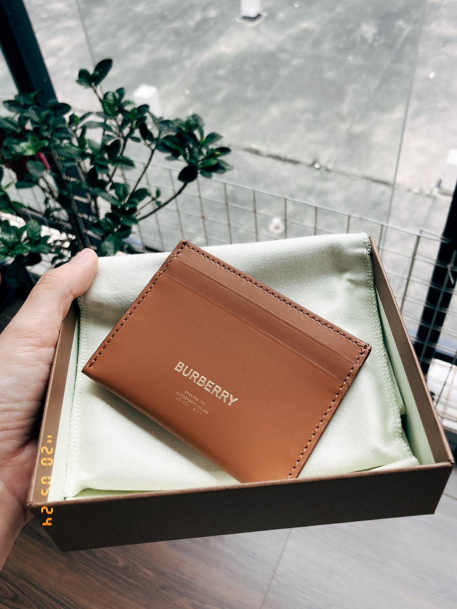 MustardsColonel's tweet image. Suddenly receiving a small gift 🎁 My mood is happy [Kiss R] [Kiss R] # Burberry # Card Pack # Burberry [Brand] # (1)