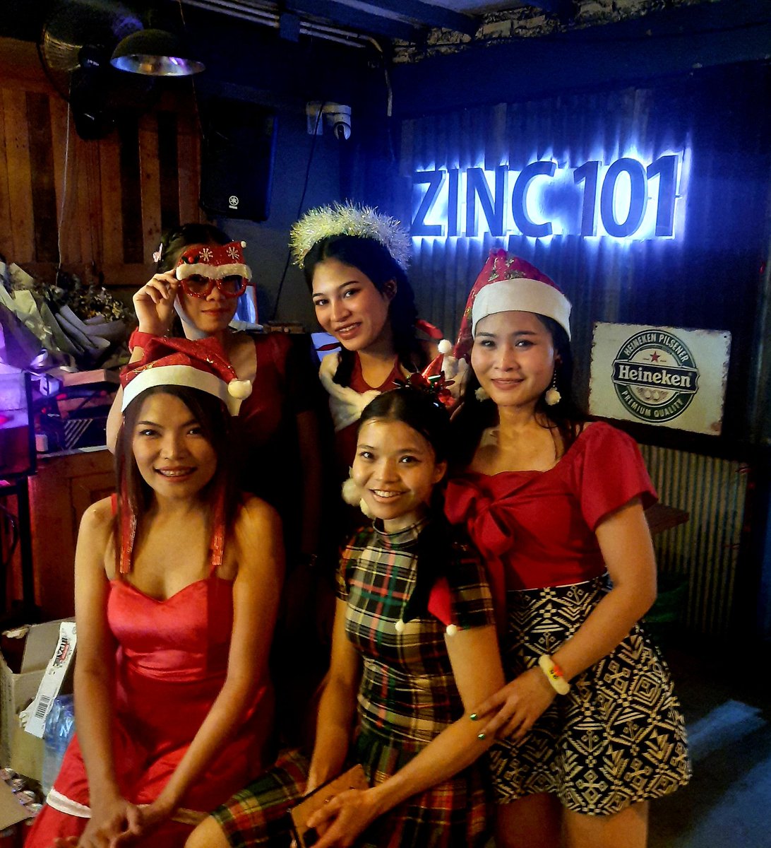 Merry Xmas #Thaitwitter from <a href="/Zinc101BKK/">Zinc101BKK</a> .....
Love &amp; Peace.