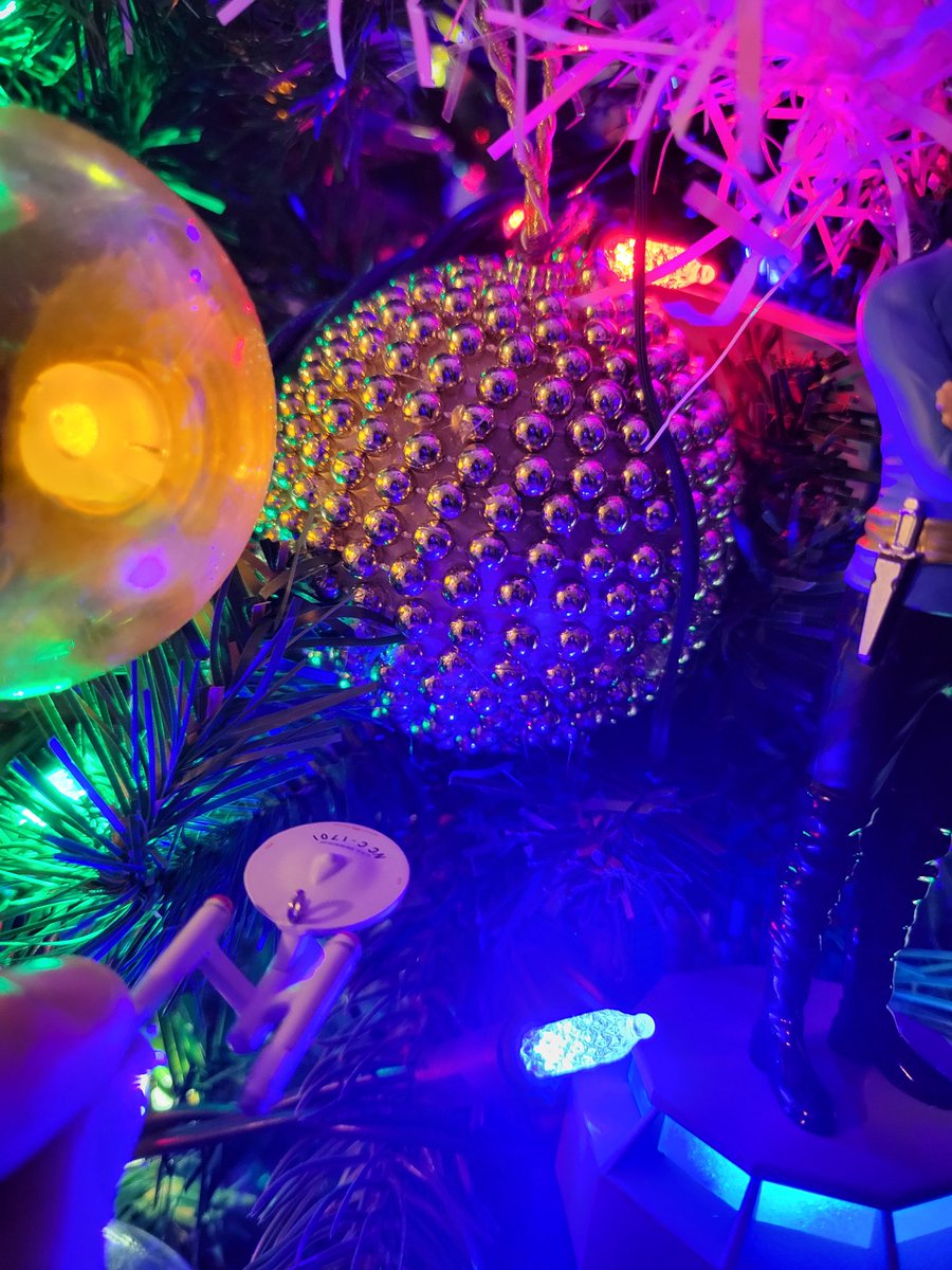 OntarioKlingon's tweet photo. Finally! @Hallmark gives me an Enterprise that's to scale with our Fesarius! Time to watch The Corbomite Maneuver! #Trekmas @23skidooisnow37 #StarTrekOrnaments https://t.co/jBPnuBTMZz