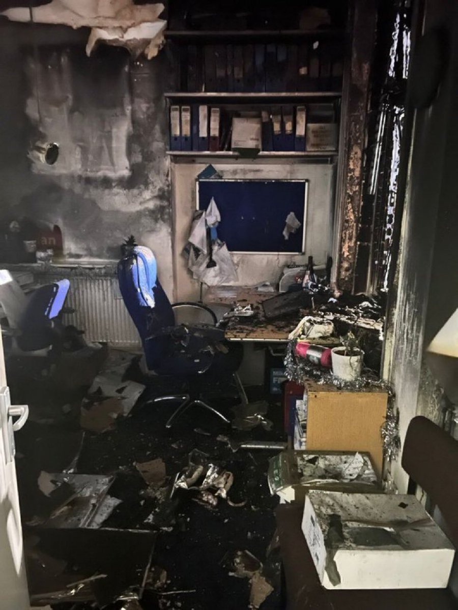 JakeWSimons's tweet photo. Offices of Mike Freer, MP for Finchley and Golders Green, have been apparently hit by an arson attack https://t.co/oH38Z1kw3z