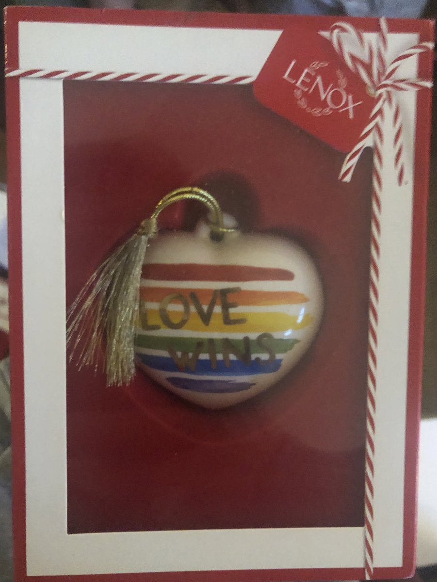 dotCom243's tweet image. AWWW I LOVE THISSS
best ornament ♥️♥️