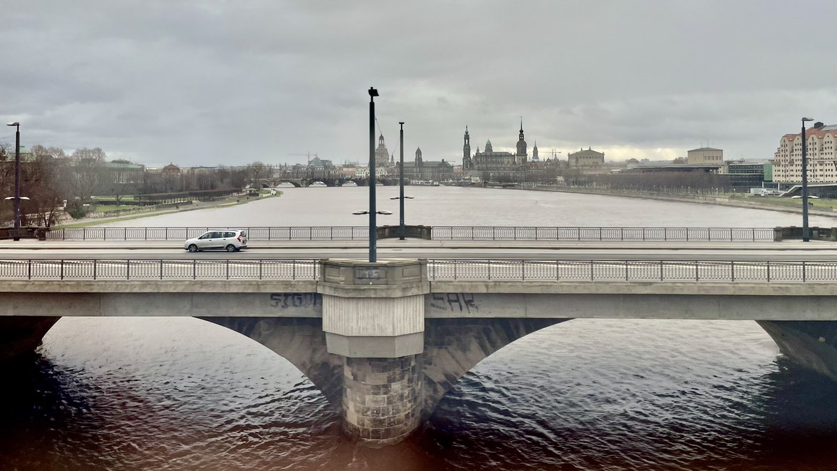 #Elbe in #Dresden, Tendenz steigend.