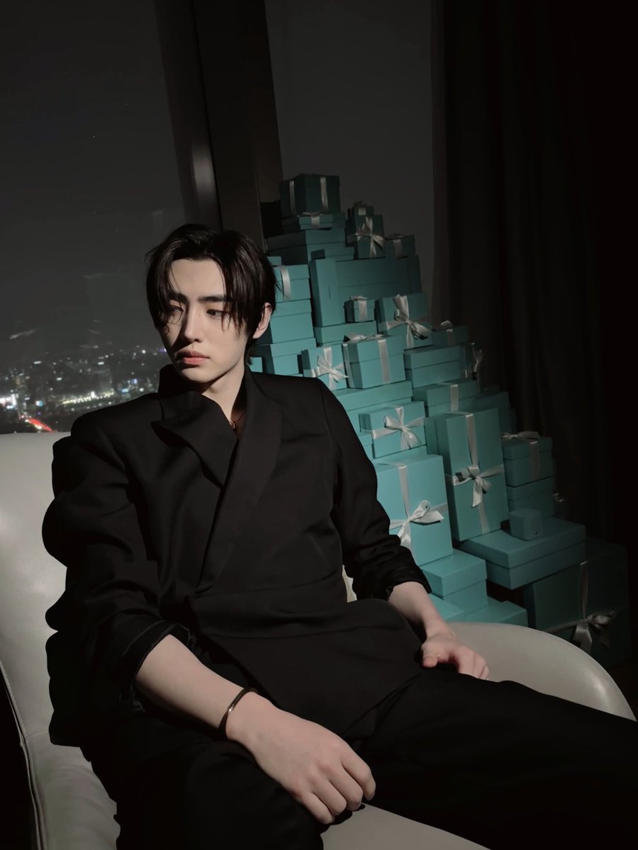 ENHYPEN_members's tweet image. Happy holidays~❤️
#SUNGHOON #ENHYPEN #ENGENE #HappyHolidays