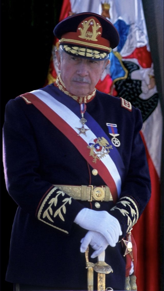 Un saludo navideño hacia el cielo a quién con sólo 2.500 muertos del bando enemigo, salvó a millones de vivir y morir en la misera comunista del criminal allende. Qué economía más grande.

Capitán General, Libertador, y Presidente de la República General Augusto Pinochet

  HÉROE