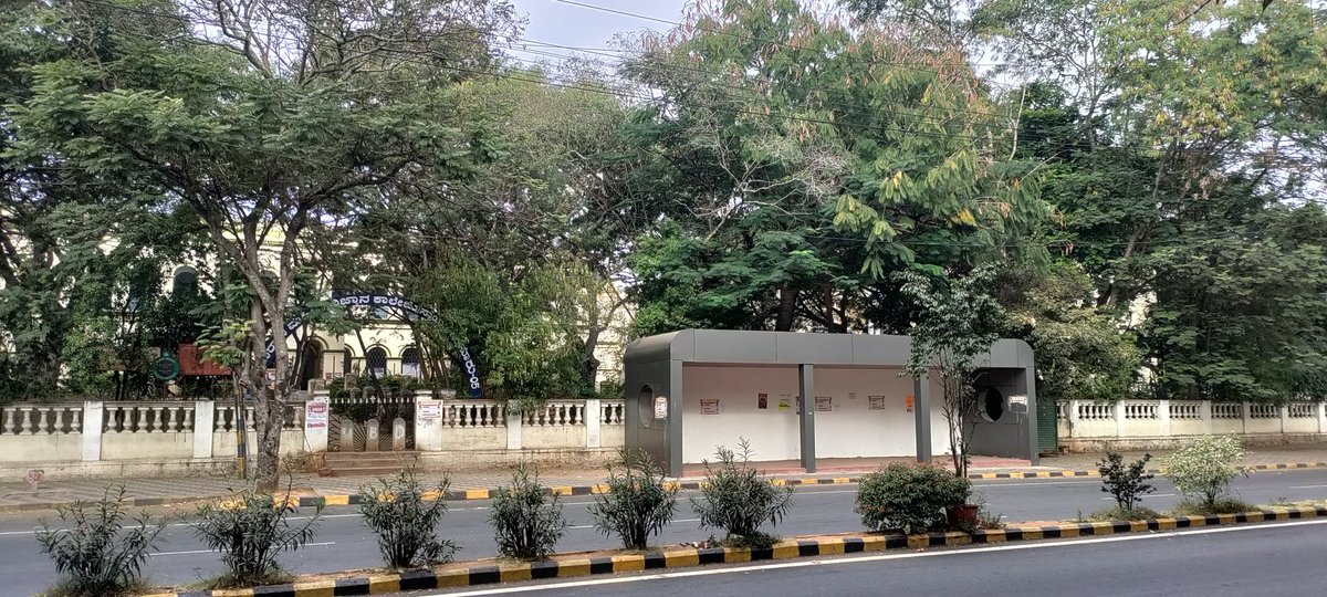 _lamy_'s tweet photo. @mysurucorp or whoever vets these designs which looks like bus stop, should have better aesthetic sense. This area is surrounded by Heritage buildings like maharani college, chamundi guest house etc.. &amp; this design sticks out poorly https://t.co/tNoizO8HBV