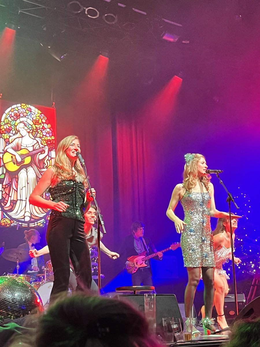 superhegl's tweet image. Over #kerst gesproken… nog steeds nagenieten van de @CleanPeteMusic  #kerstshow 💚❤️💚