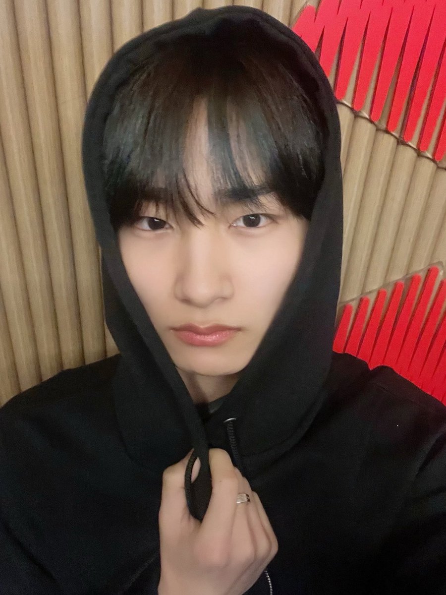 [#제프]

제프 산타가 두고간 선물🧑‍🎄🎁

#EPEX #이펙스 #JEFF #제프 #젶프프