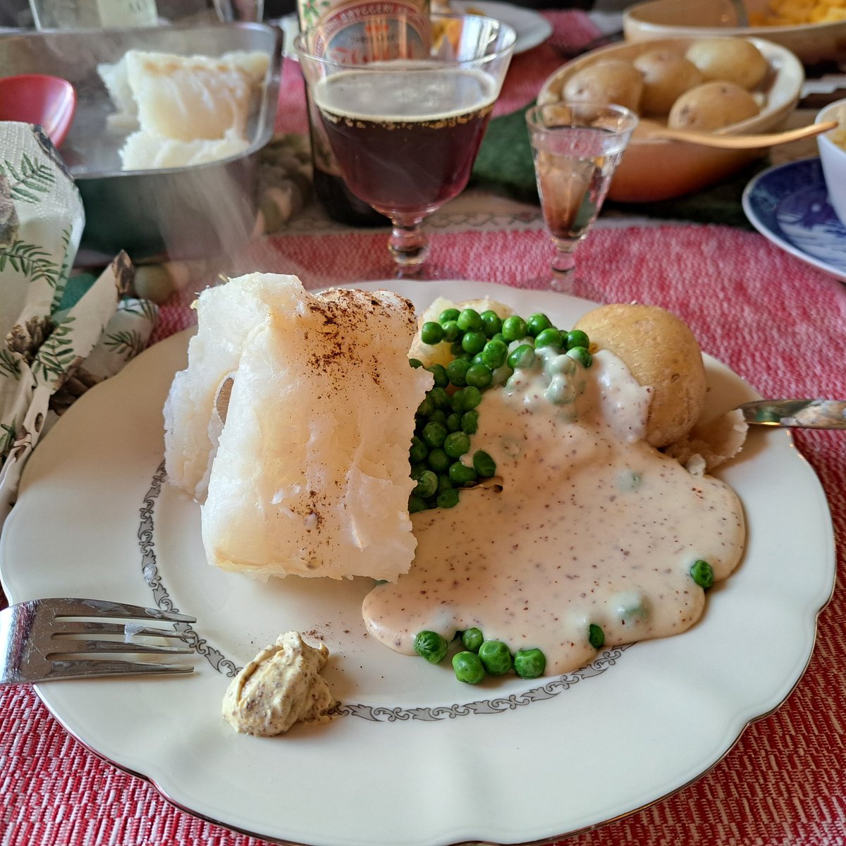 Juldagens goda middag, lutfisk, potatis, ärtor och senapssås 😋🎄🇸🇪 #kultur #tradition #hemma