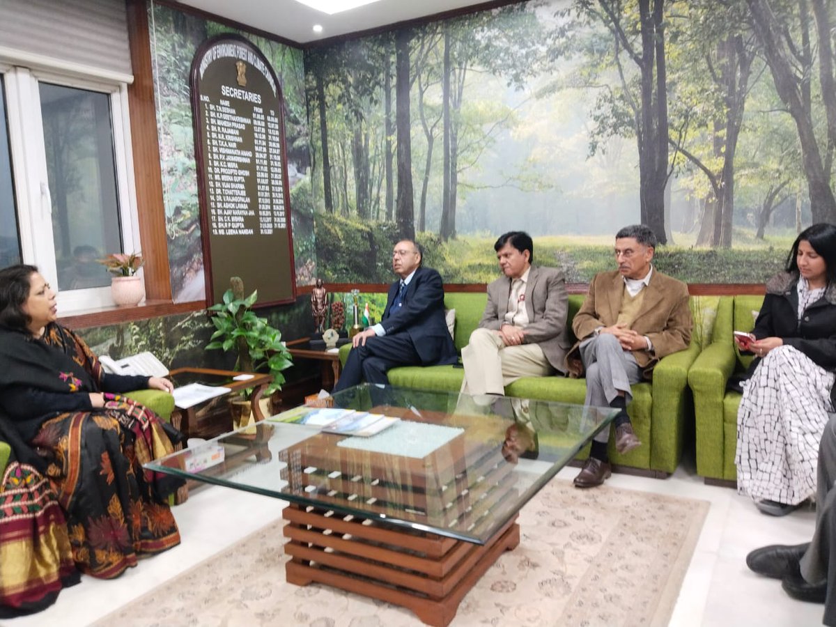 foundationfcapp's tweet photo. A 10-member delegation of CAPP called on Mrs. Leena Nandan, Secretary, MoEF&amp;CC, GoI on 22 Dec &amp; sought her guidance on what role can be played by CAPP in mitigating plastic pollution. The meeting was successful as the Members of CAPP learnt a great deal from interaction with her. https://t.co/2gwQW6s9Yc
