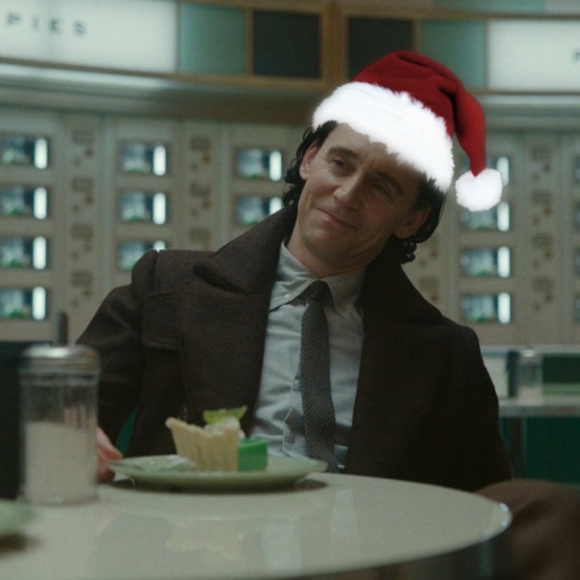 lokiussafeplace's tweet photo. merry christmas to those who celebrate 🎄 https://t.co/qpSB1M3Kqx