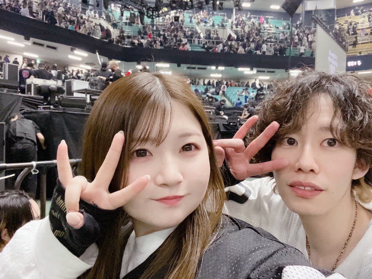 daichin1221's tweet photo. 昼は後頭部研究会だけど、めっちゃ近くて見やすかったし、
夜はアリーナ2列目で目の前も目の前って感じだったし、
何より嫁氏は念願の心とココロ聴けてほんとに良かった。
こちらも嬉しかったな。一緒に聴けて良かった。
何となく来る予感してたのだけど（結構まじで）@____38piii https://t.co/JUSsiliOT0