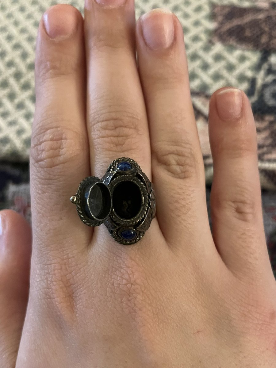luvjessicablair's tweet photo. Bf accidentally got me a cocaine ring for christmas https://t.co/3sZCeDKzvt