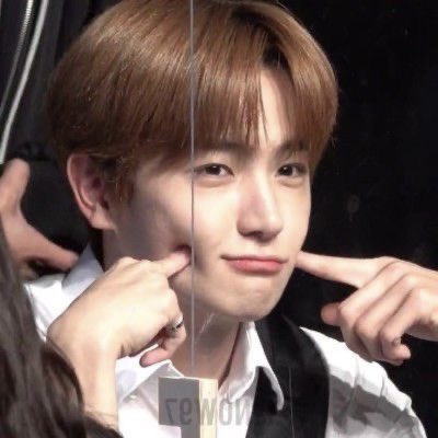 tidjaixsangwon's tweet photo. Last Christmas I gave you my heart
But the very next day you gave it away
This year, to save me from tears
I'll give it to someone special
😭😭😍😘👉🏻❤️❤️ @kyosematerial https://t.co/PWVd3yGDaJ