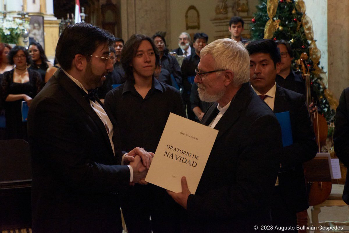 MonsalveErnesto's tweet photo. Estreno en América de mi “Oratorio de Navidad”. Sucre. Bolivia.

Gracias a @UNIRuniversidad y a todas las instituciones e intérpretes que lo han hecho posible.

Mañana, en La Paz. https://t.co/i0w8I70uBI